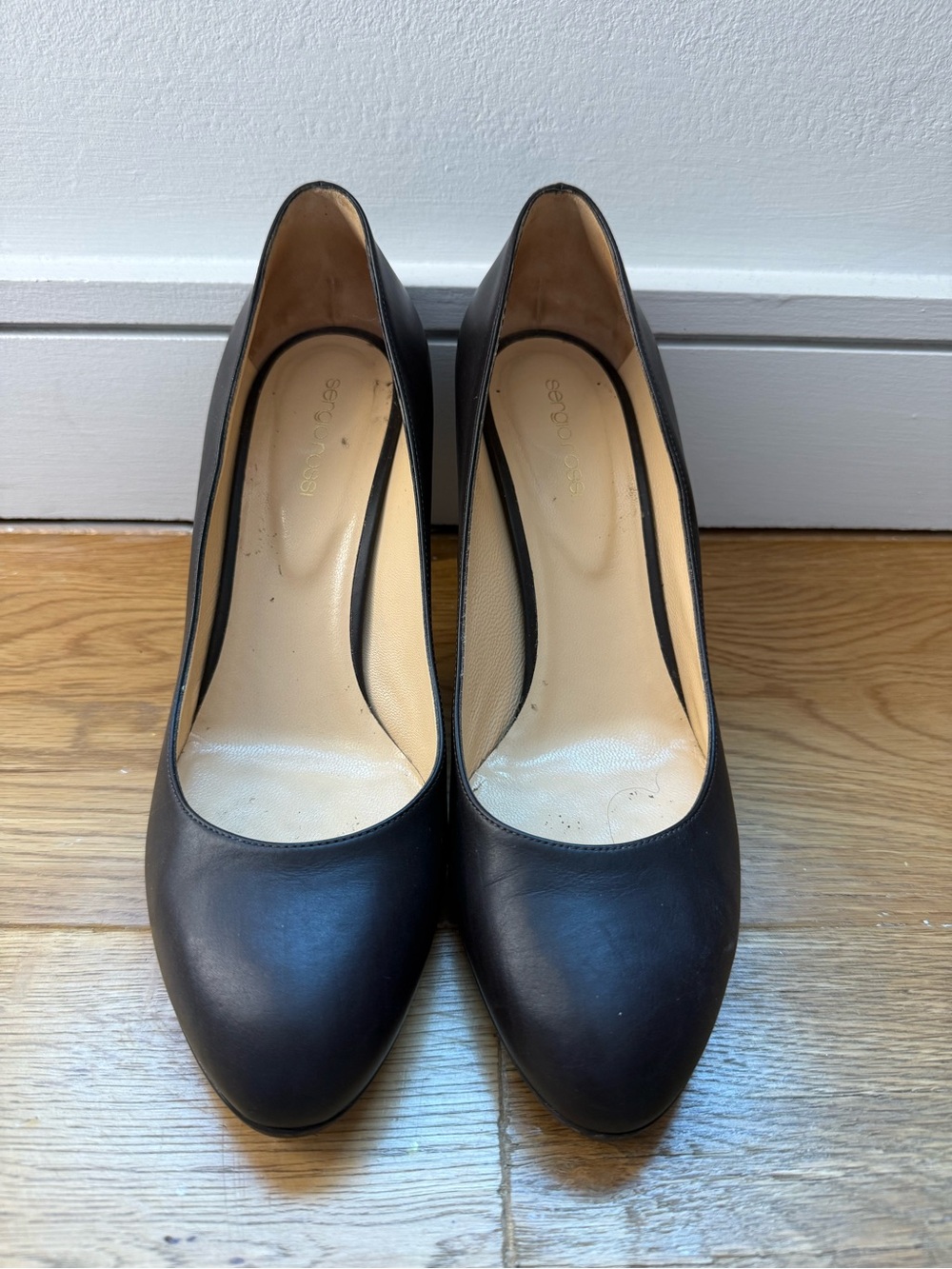 Sergio Rossi Black Leather Round-Toe Pumps